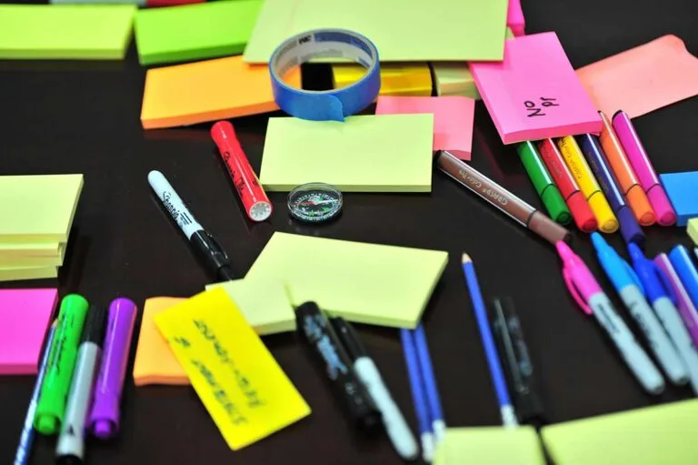 Σχολικό Καλάθι 2024 10 a group of sticky notes and pens